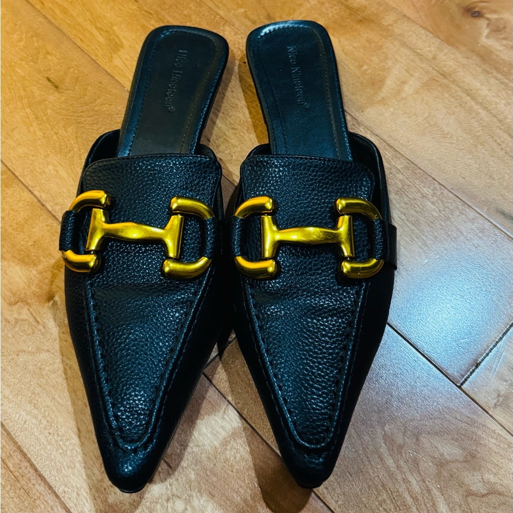 Black Pointed Leather Mule with Gold Bit Hardware -
size 40 i'm normally 8